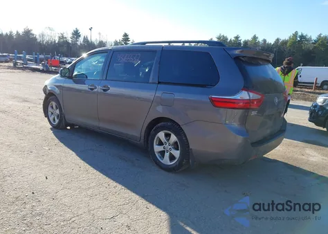 2016 Toyota Sienna Le 8 Passenger z USA, uszkodzony, nr VIN 5TDKK3DC9GS700499